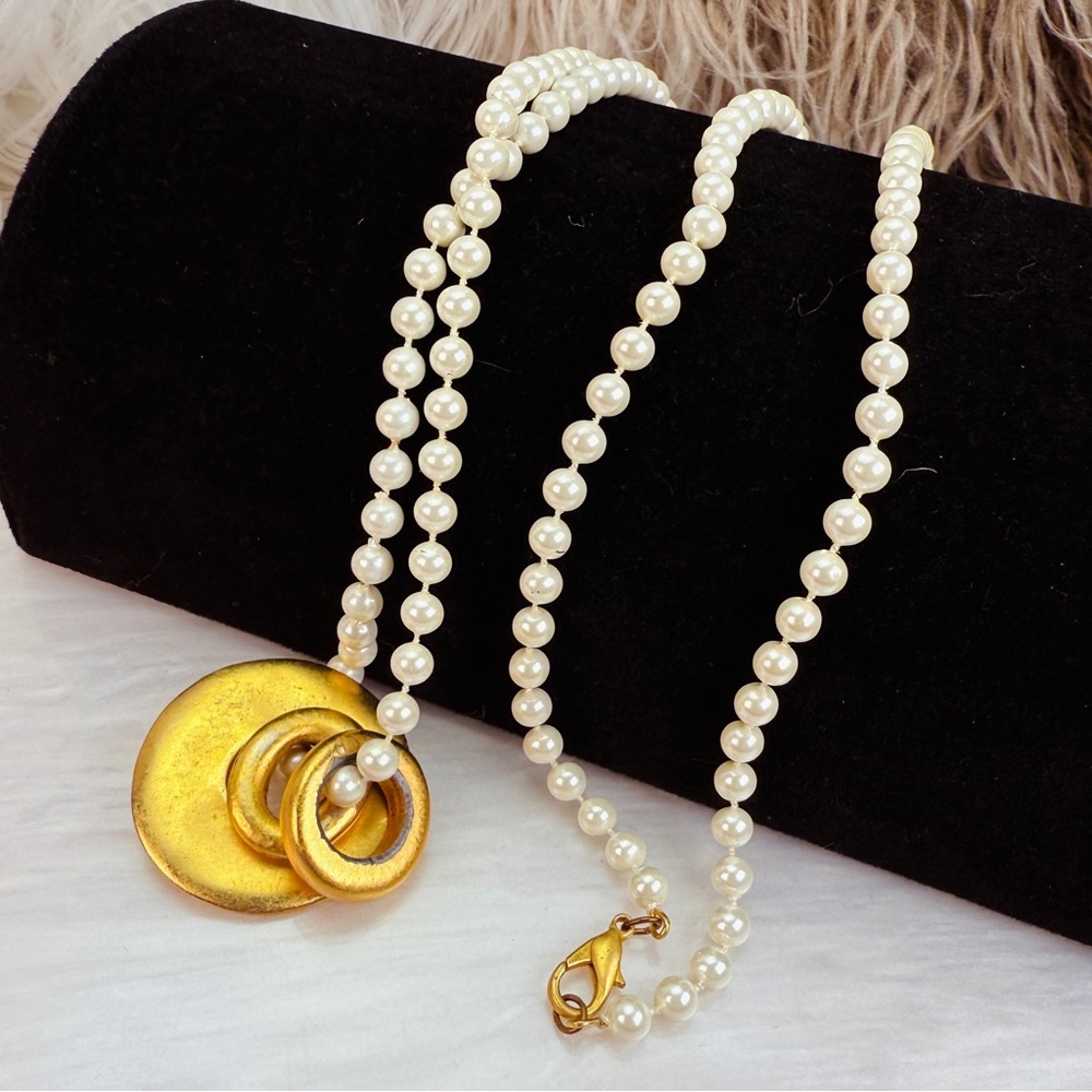 Vintage aged goldtone accents faux pearl long necklace